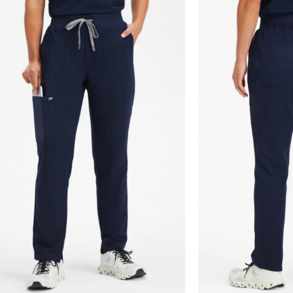 Fabletics Scrub Set - Picture 3 of 5